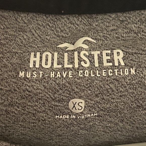 Hollister Men's Gray Short Sleeve Tee, size XS - Picture 3 of 4